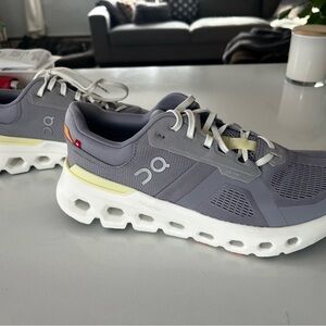 On Running Cloudrunner 2 shoes in Laveder-Gray and White